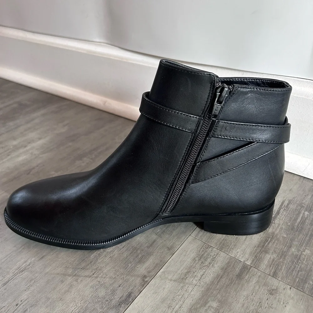 Ralph Lauren Borgia Black Leather Ankle Boots 8B Gold Buckle Classic Timeless